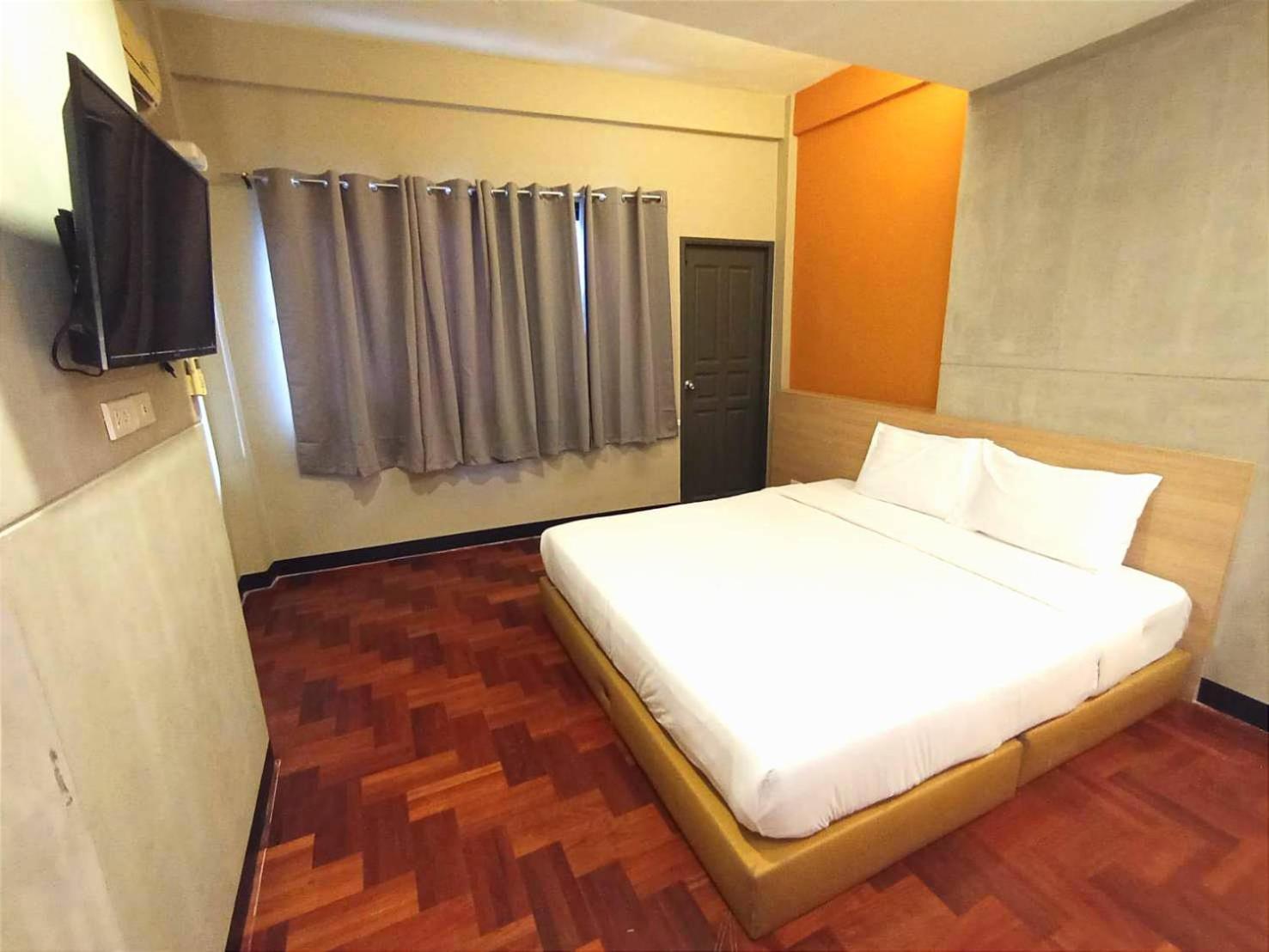 Go Inn Bts Surasak Silom Bkk โกอินน์ บีทีเอส สถานีสุรศักดิ์ Bangkok Kültér fotó